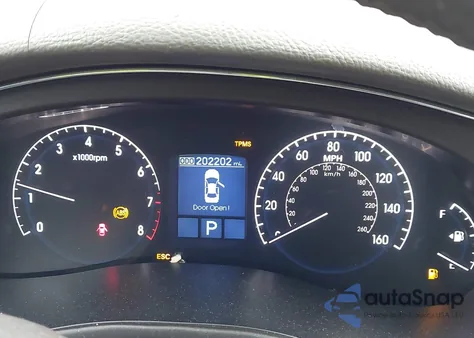 2010 Hyundai Genesis 3.8 z USA, uszkodzony, nr VIN KMHGC4DE1AU108717